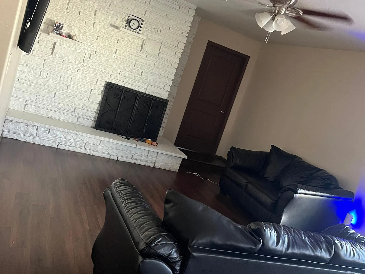 3 bed, 1880 sqft, $2,000 — Photo 2