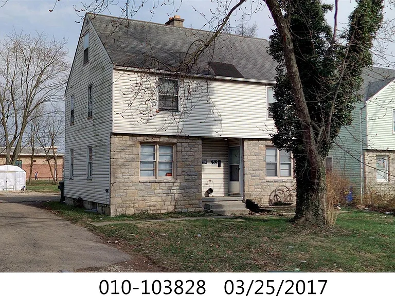 752 Butler Ave — Photo 1
