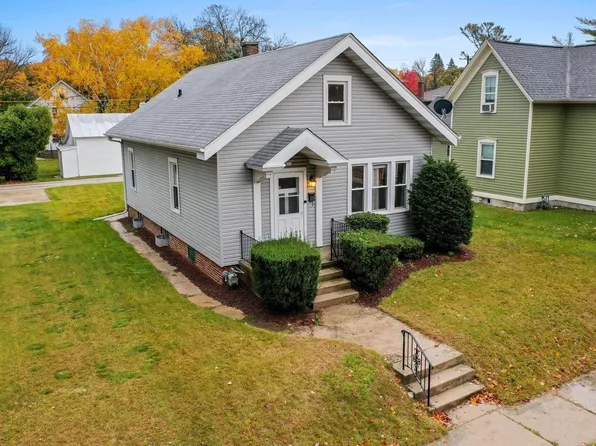 851 North 14th STREET, Manitowoc, WI 54220