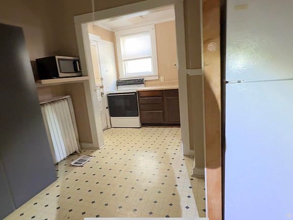 3rd image of 173 N Willett St