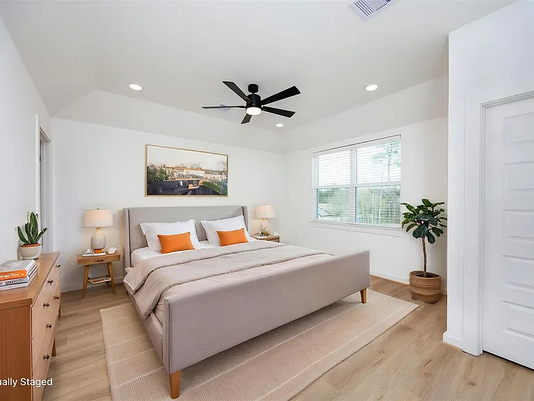 2027 Longmire Villas Ct — Photo 18