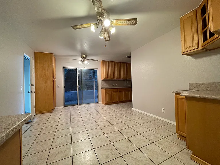 1868 W Phillips Dr — Photo 5