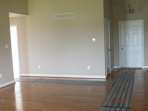 3rd image of 106 River Run Dr
