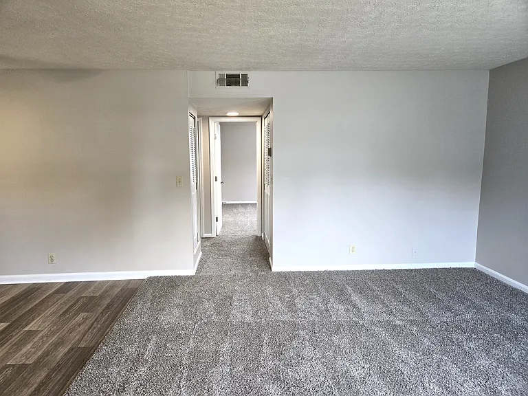Del Rio Apartments — Photo 10