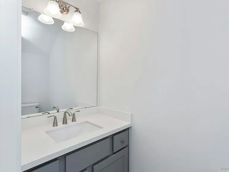 11623 Waldemar Dr — Photo 6