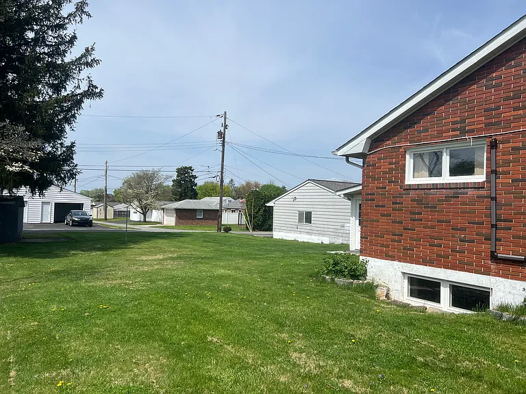 1716 S Albert St — Photo 14
