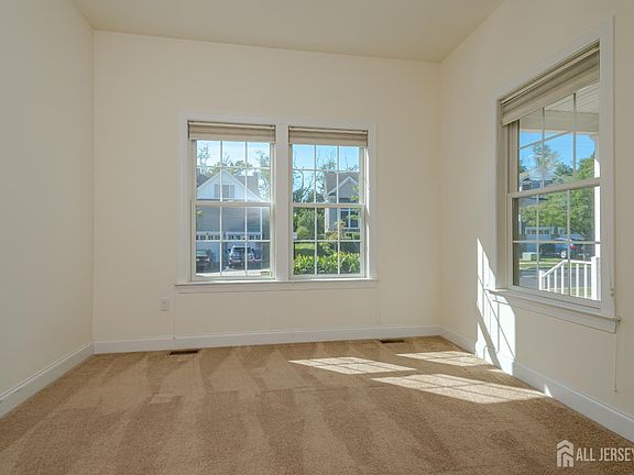 4th image of 9 Comstock Ln
