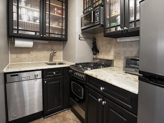 2nd image of 225 E 36th St APT 14H