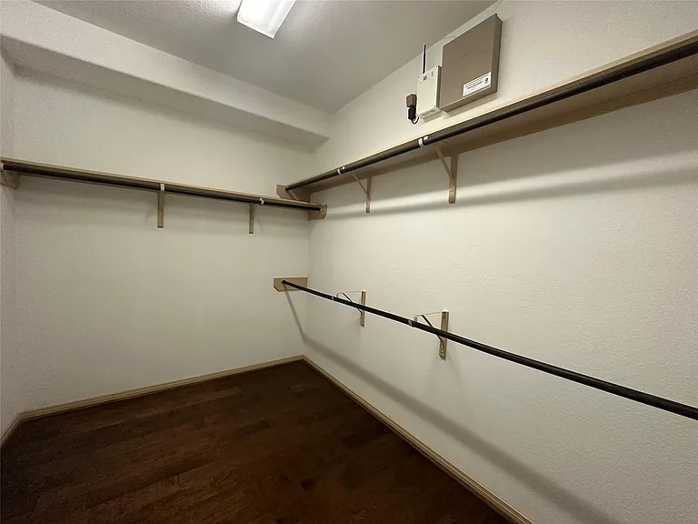2423 Garden Shadow Dr — Photo 14