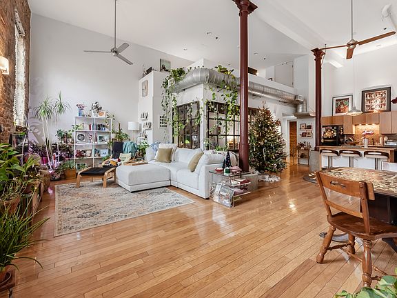 2nd image of 900 Allen Ave