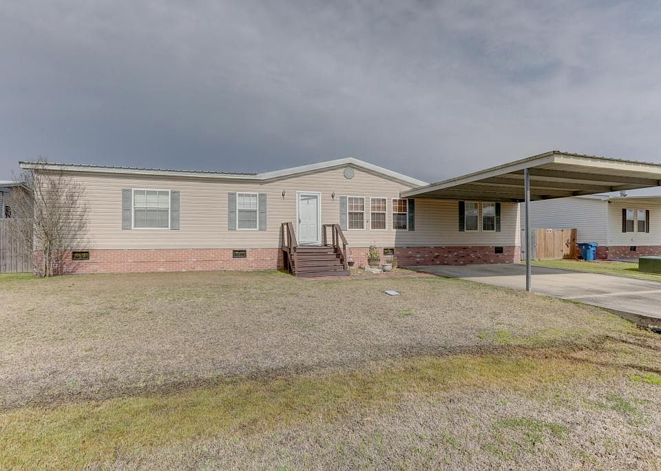 1st image of 304 Breezy Ln