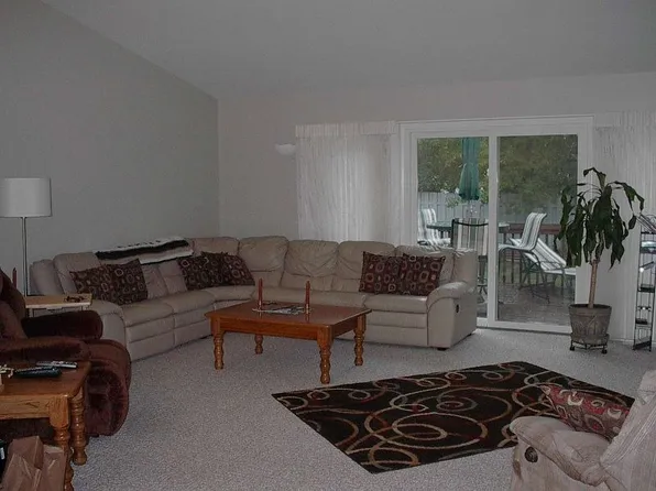 241 Aberdeen Ct, Flushing, MI 48433