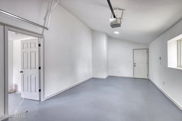 205 Watts St — Photo 7