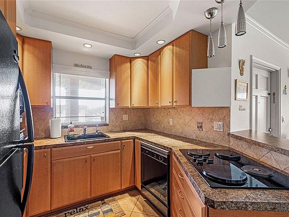 4th image of 100 SE 6th Avenue #301