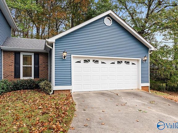 5th image of 609 Versailles Dr SE