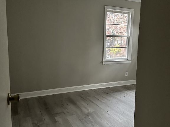 4th image of 437 Arlington Cir NW