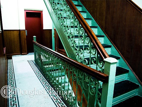 2nd image of 256 E 10th St APT 2d