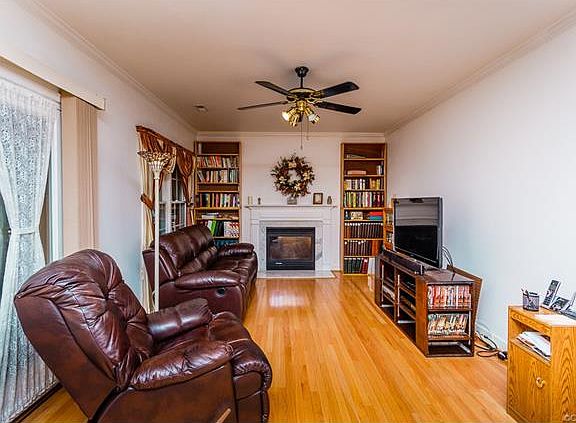 4th image of 9391 Windsor Shade Dr