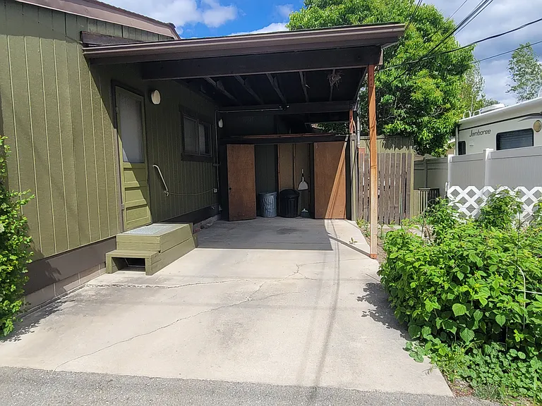 520 12th St E — Photo 3