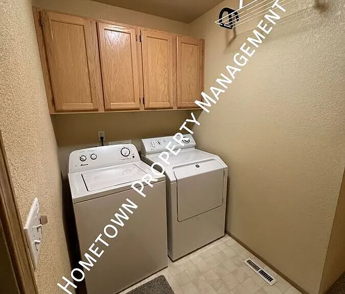 5407 Komachin Loop SE — Photo 28