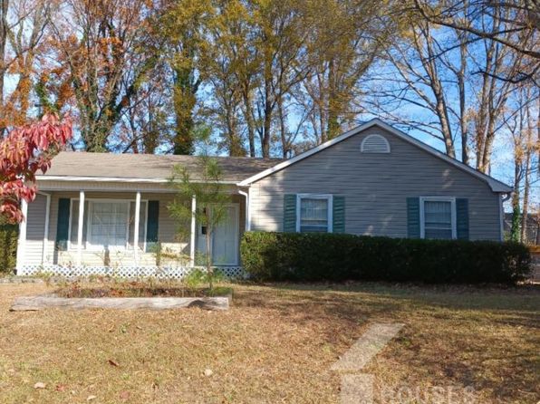 218 Singing Woods Ln