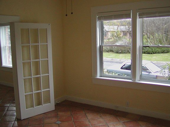 4th image of 323 Carleton Ct APT 3