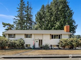 121 8th St, Blaine, WA