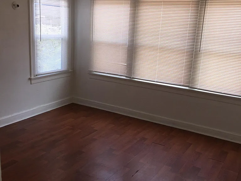 2928 Kenwood Ave — Photo 7