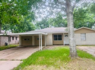1229 E Ramona St, Angleton, TX 77515