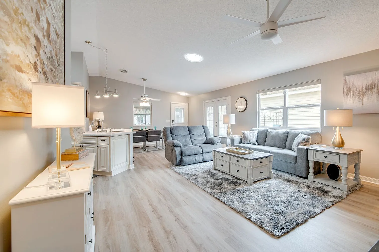 2 bed, 2.0 bath, 1194 sqft, $4,247 — Photo 4