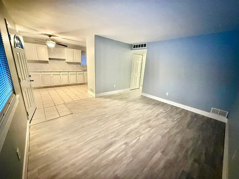 21156 Woodward St — Photo 3
