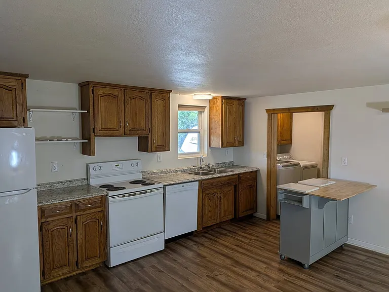 825 N Green River Rd #C — Photo 2