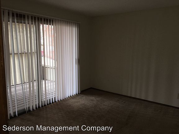 5th image of 4443 Jefferson St APT 3