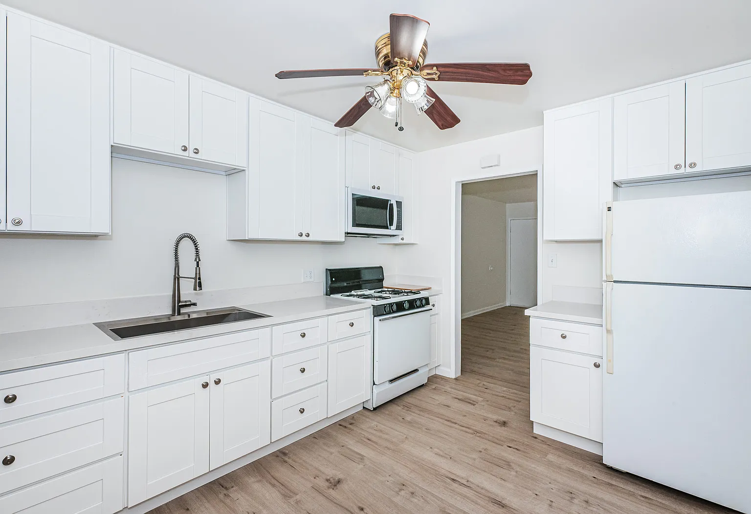 2 bed, 850 sqft, $2,475 — Photo 1