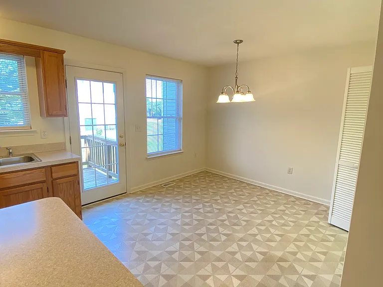 104 Windstone Dr — Photo 8