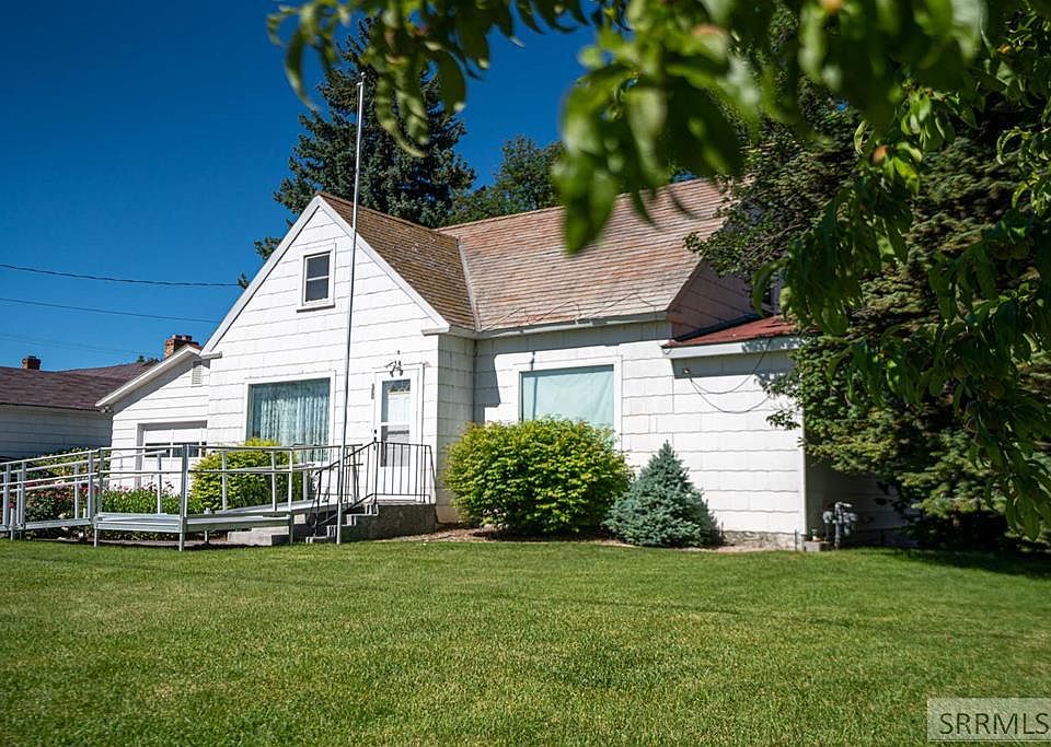 1st image of 711 Saturn Ave