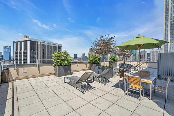 Rented by Tower 31 Leasing Office | media 16