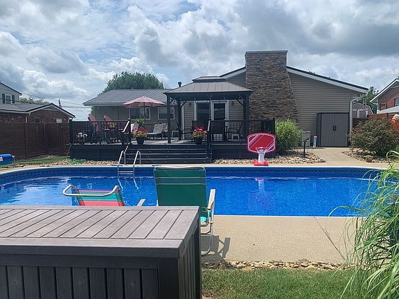 3rd image of 2235 Woodcrest Dr