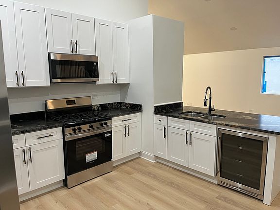 3rd image of 602 Merrill Ave