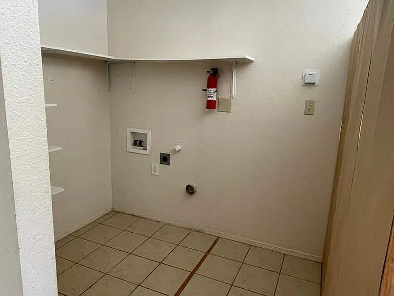 2210 W Alameda St — Photo 10