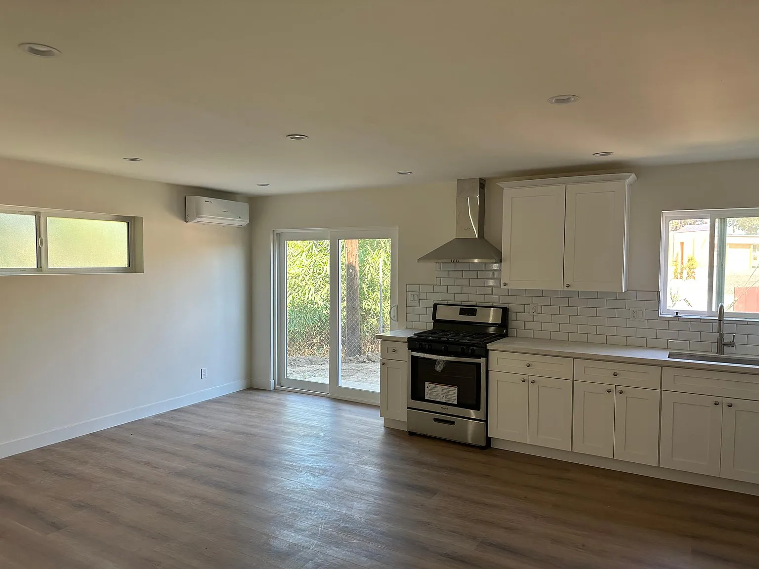 Studio, 500 sqft, $2,200 — Photo 2