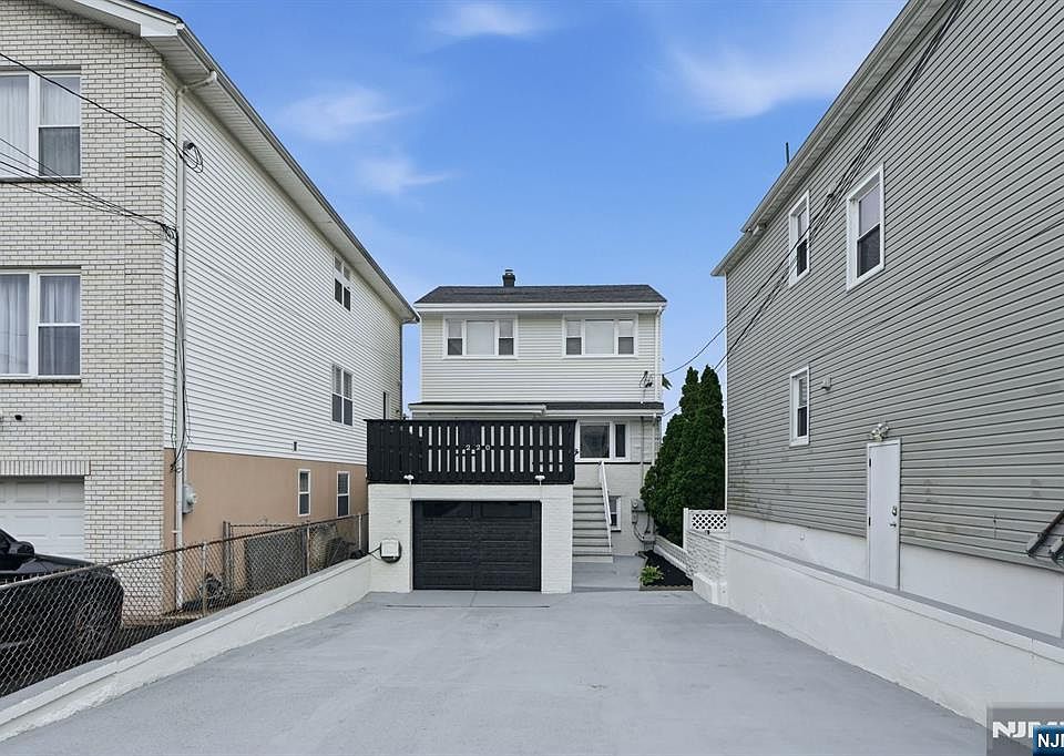 1st image of 220 5th Street