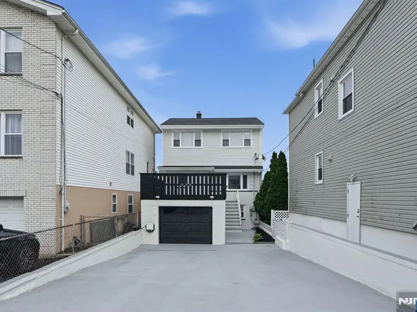 220 5th St, Fairview, NJ 07022