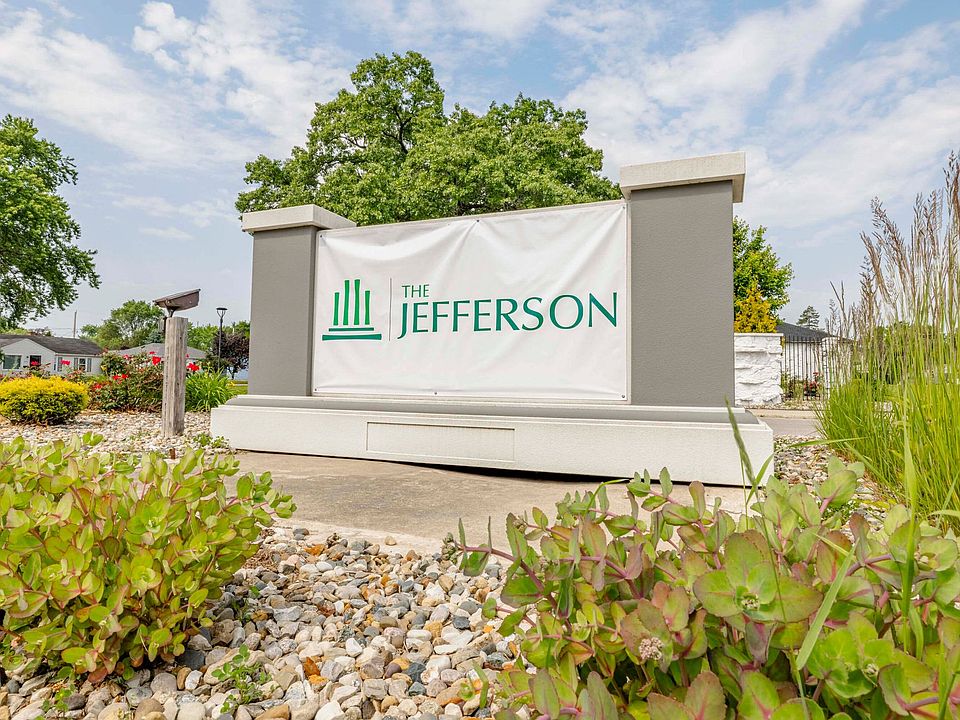 1st image of 3001 E Jefferson Blvd #103