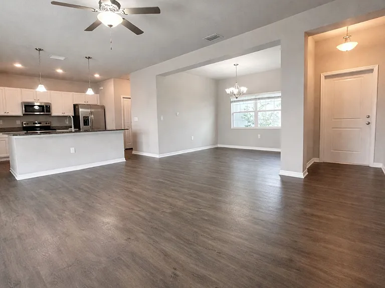 1843 NW 20th Pl — Photo 2