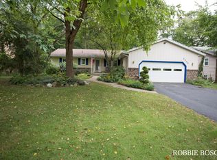 2205 Innwood Dr SE, Kentwood, MI 49508