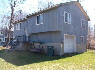 1098 Knollwood Dr, Tobyhanna, PA 18466