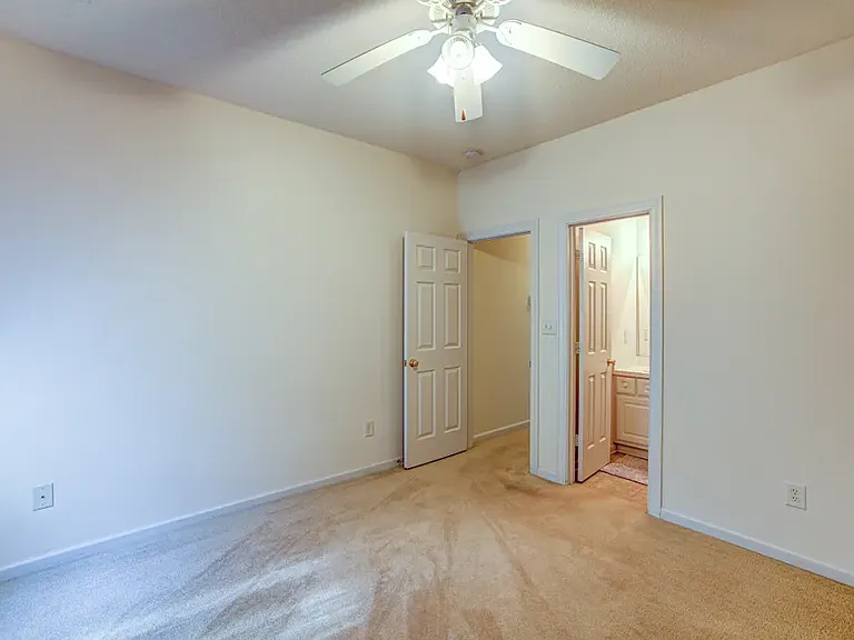 Hunter's Park Apartments — Photo 13