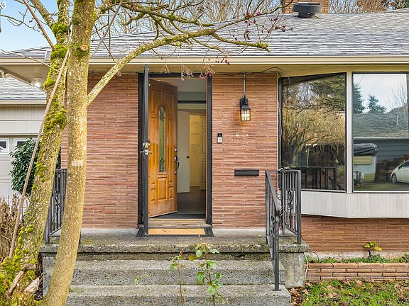 4th image of 8806 SE 40th Ave