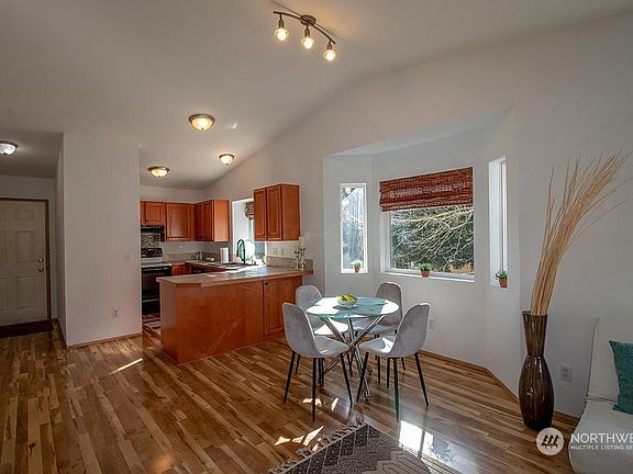 4th image of 1101 37th St SE APT 604